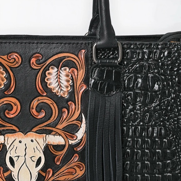 American Darling Black and Tan Shoulder Bag with CC - Picture 5 of 6